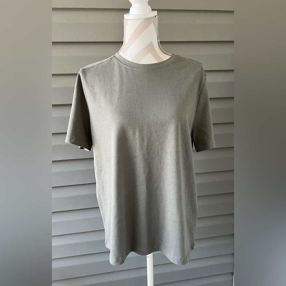 NWT- Women’s Zara Solid Olive Green T-Shirt Sz L